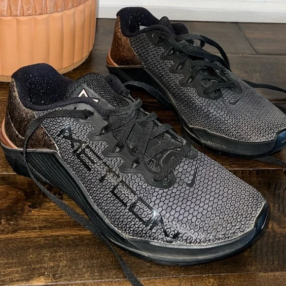 Nike Metcon 5 Black Rose Gold Training Shoes - Picture 2 of 5